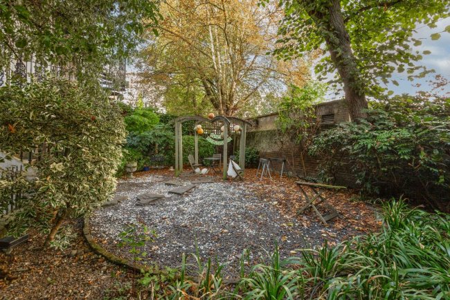 30 and 34 Pembridge Square, Notting Hill, London W2 4DT 7