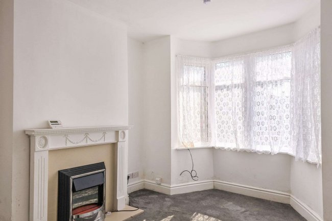 37 Powell Avenue Blackpool    FY4 3HQ 4