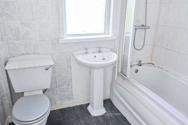 37 Powell Avenue Blackpool    FY4 3HQ 4