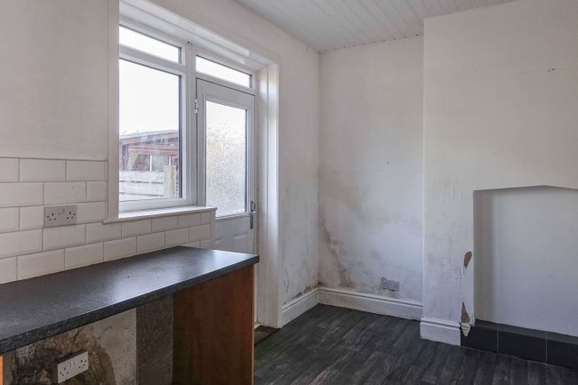 37 Powell Avenue Blackpool    FY4 3HQ 4