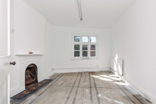 1-3 Market Square, Chesham, HP5 1HG 1