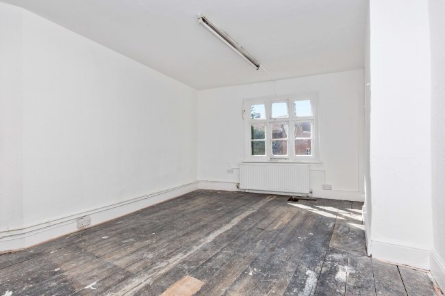 1-3 Market Square, Chesham, HP5 1HG 1