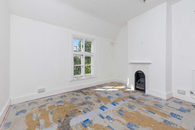 1-3 Market Square, Chesham, HP5 1HG 1