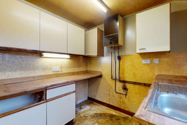 18 Bloswood Lane, Whitchurch, Hants, RG28 7BJ 4