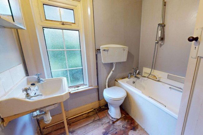 18 Bloswood Lane, Whitchurch, Hants, RG28 7BJ 4