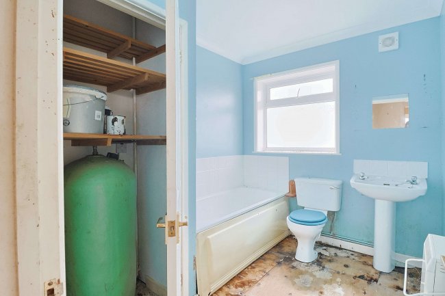 Wayside, Mill Lane, Selsey, Chichester, PO20 9BQ 2