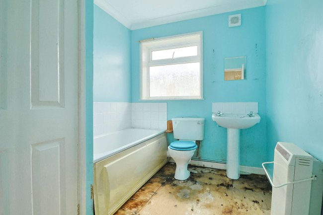 Wayside, Mill Lane, Selsey, Chichester, PO20 9BQ 2