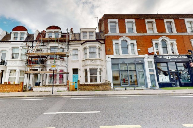 Flat A, 97 Dawes Road, London, SW6 7DU 6