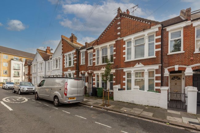 Flat B, 60 Elbe Street, London, SW6 2QP 10