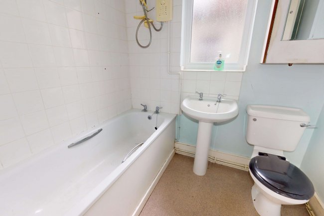 Flat B, 60 Elbe Street, London, SW6 2QP 10