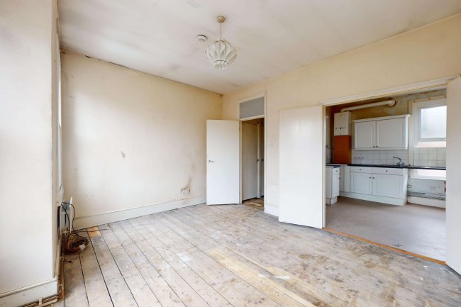 Flat B, 60 Elbe Street, London, SW6 2QP 10