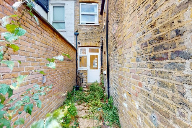 Flat A, 5 Claxton Grove, London, W6 8HD 2