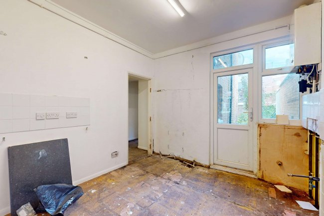 Flat A, 5 Claxton Grove, London, W6 8HD 2