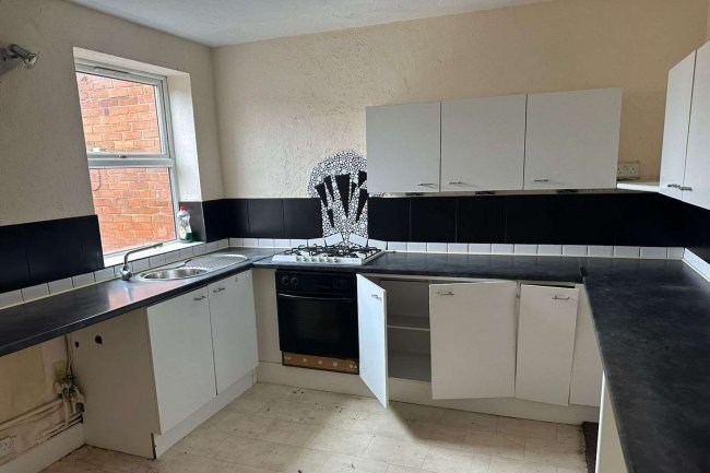 447A Millbrook Road West, Southampton, Hampshire, SO15 0HX 5