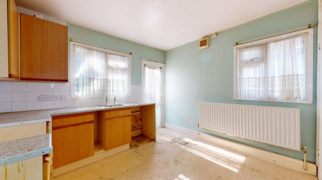 33 Midmoor Road, Balham, London, SW12 0EW 2