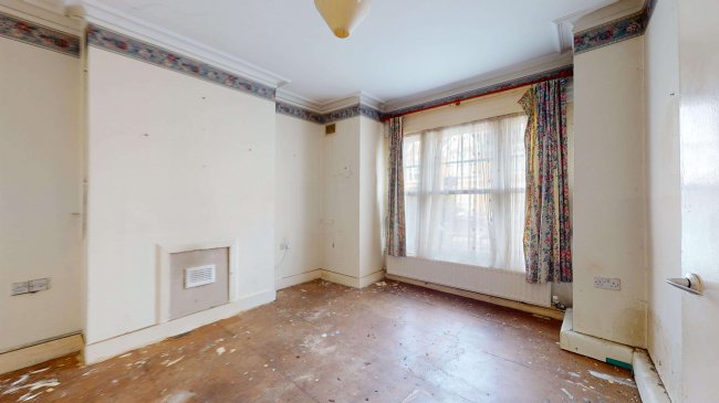 33 Midmoor Road, Balham, London, SW12 0EW 2