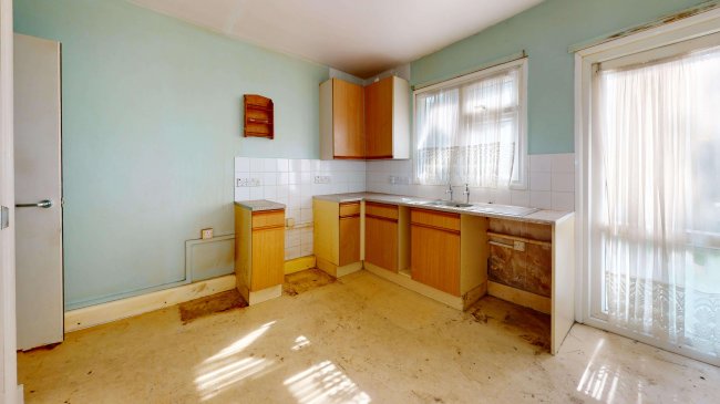 33 Midmoor Road, Balham, London, SW12 0EW 2