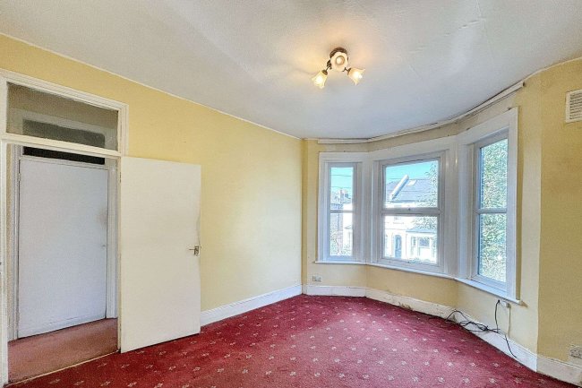 52b Sistova Road, Balham, London SW12 9QS 2