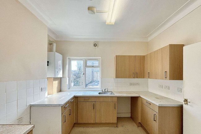 52b Sistova Road, Balham, London SW12 9QS 2