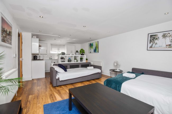 148-150 Commercial Road, London, E1 1NL 1