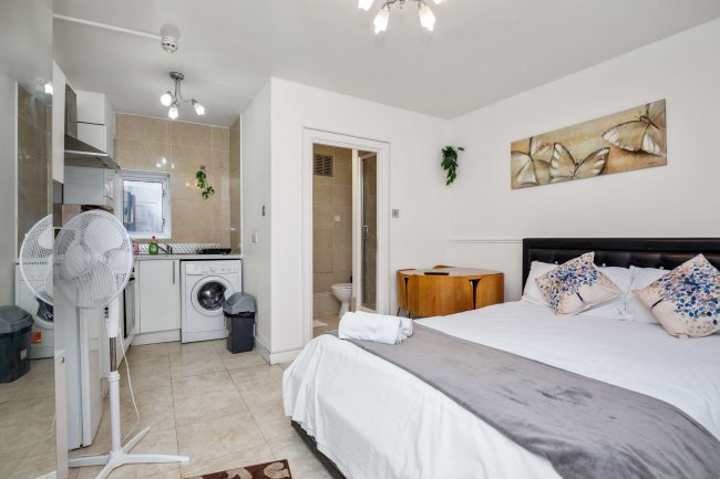 148-150 Commercial Road, London, E1 1NL 1