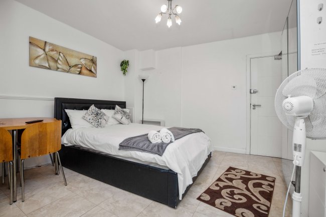 148-150 Commercial Road, London, E1 1NL 1