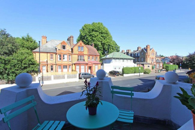 Flat D, 11 Thornton Avenue, Lambeth, London, SW2 4HL 5