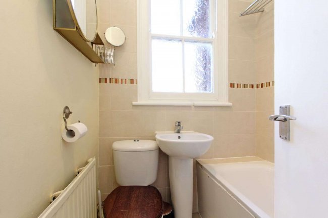 Flat D, 11 Thornton Avenue, Lambeth, London, SW2 4HL 5