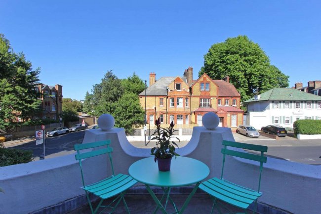 Flat D, 11 Thornton Avenue, Lambeth, London, SW2 4HL 5