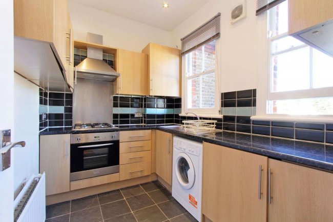 Flat D, 11 Thornton Avenue, Lambeth, London, SW2 4HL 5