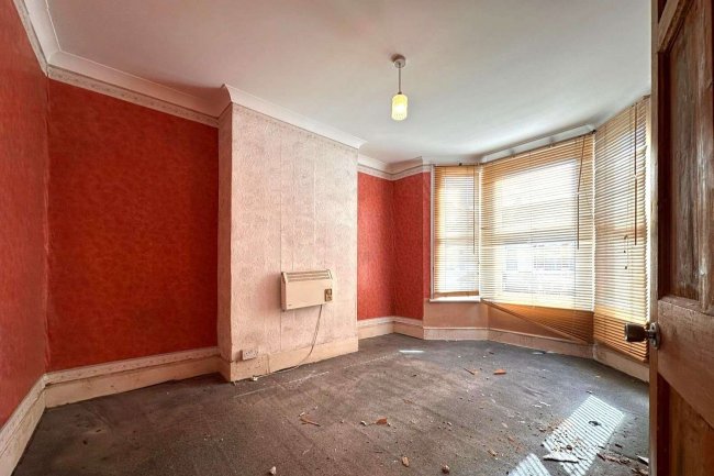 53 Links Road, Tooting, London, SW17 9EE 3