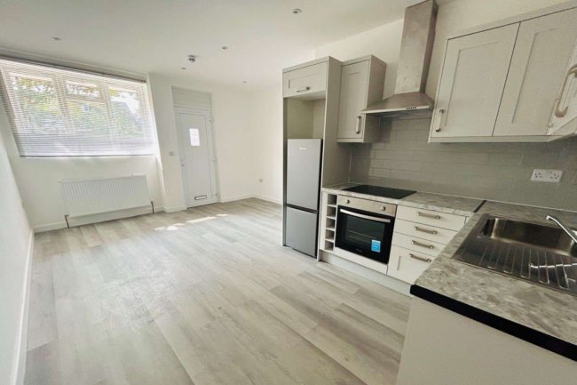 29 Summers Road, Burnham, SL1 7EP 8