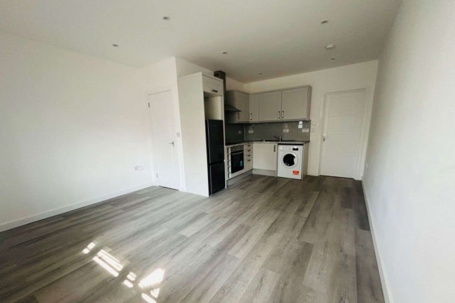 29 Summers Road, Burnham, SL1 7EP 8