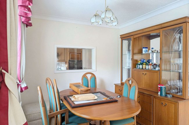 39 Hermitage Road, Crystal Palace, London, SE19 3QW 2