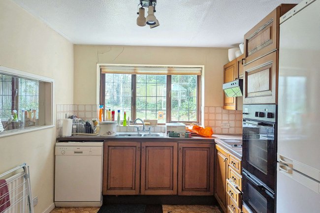 39 Hermitage Road, Crystal Palace, London, SE19 3QW 2