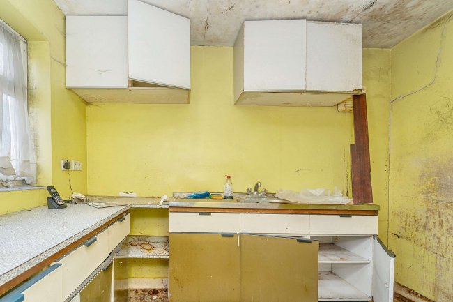 Freehold Building rear of 40 Ash Road, Aldershot, GU12 4EZ 5