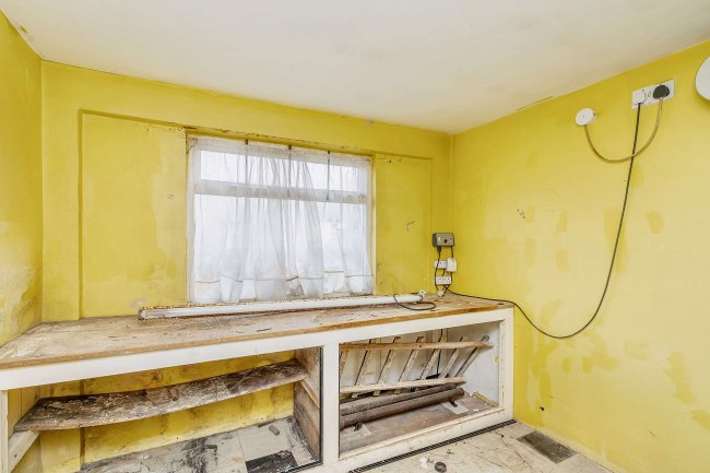 Freehold Building rear of 40 Ash Road, Aldershot, GU12 4EZ 5