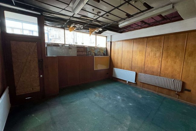 13 Balham High Road, London SW12 9AJ 4