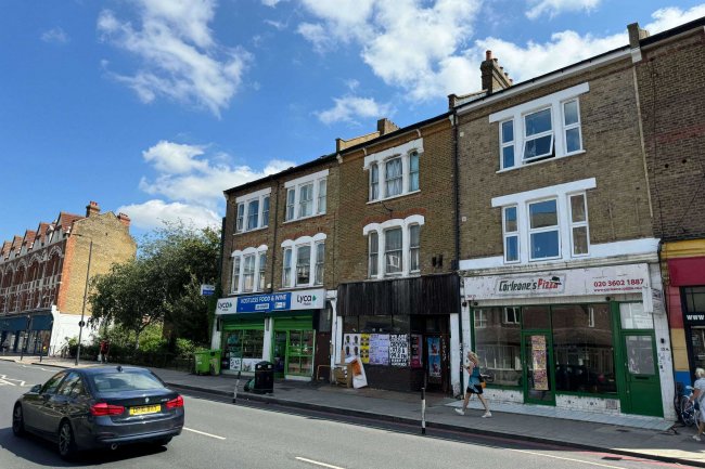 13 Balham High Road, London SW12 9AJ 4