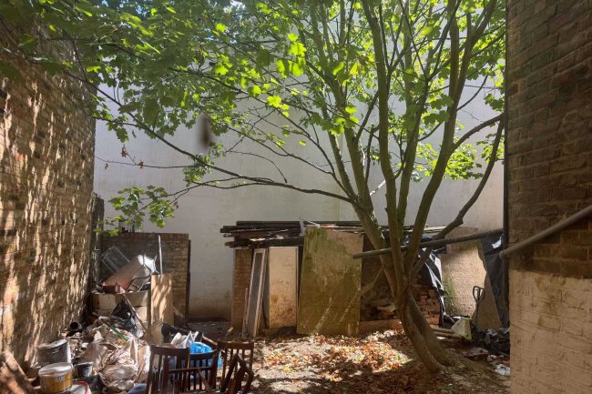 13 Balham High Road, London SW12 9AJ 4