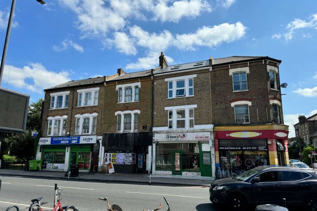 13 Balham High Road, London SW12 9AJ 4