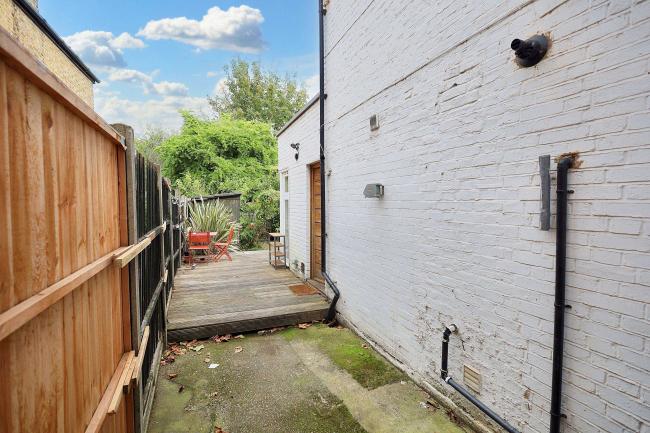 85b Boston Manor Road, Brentford, Middlesex, TW8 9JQ 6