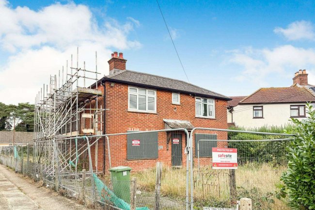 54 & 54B Denzil Avenue, Netley Abbey, Southampton, SO31 5BA 2