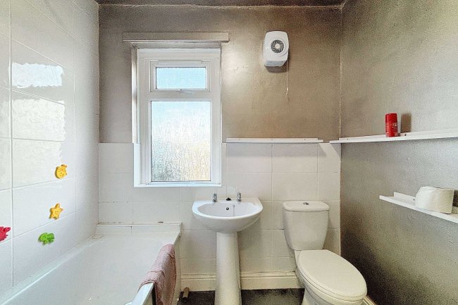 17 Primrose Grove, Keighley, BD21 4NP 4