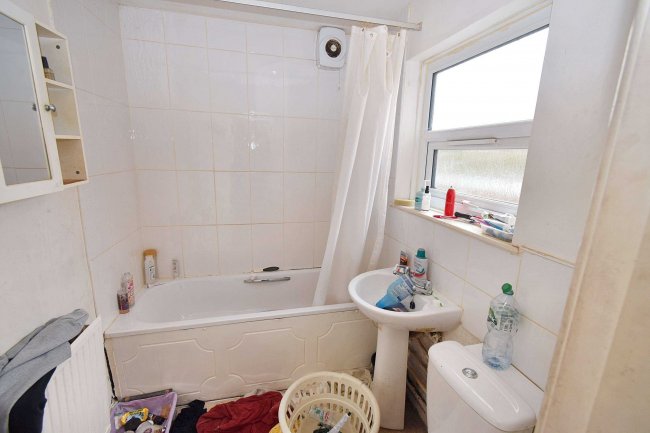 8 Paget Road, Leicester, LE3 5HL 3