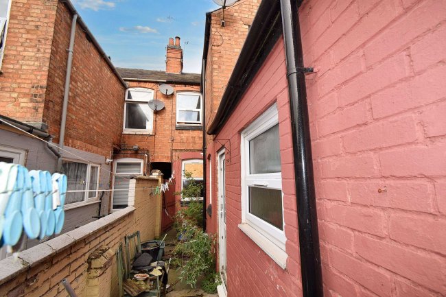 8 Paget Road, Leicester, LE3 5HL 3