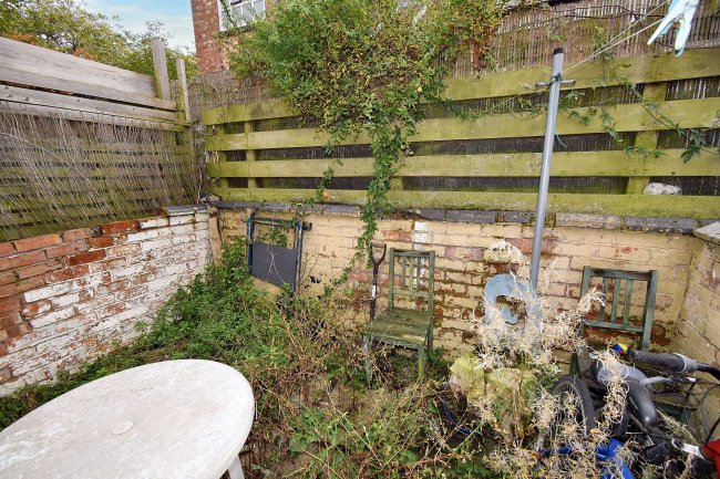 8 Paget Road, Leicester, LE3 5HL 3