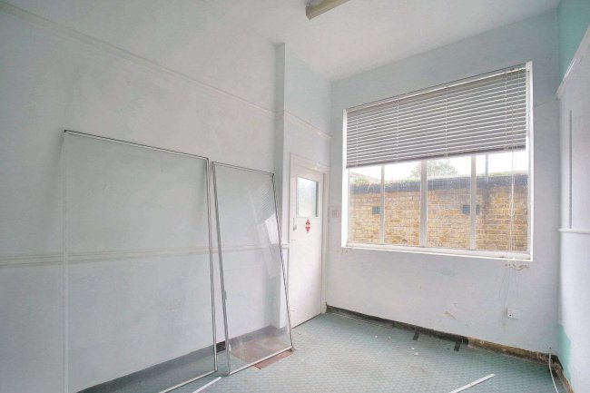 236 Plumstead High Street, London SE18 1JL 10