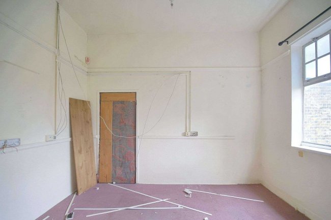 236 Plumstead High Street, London SE18 1JL 10