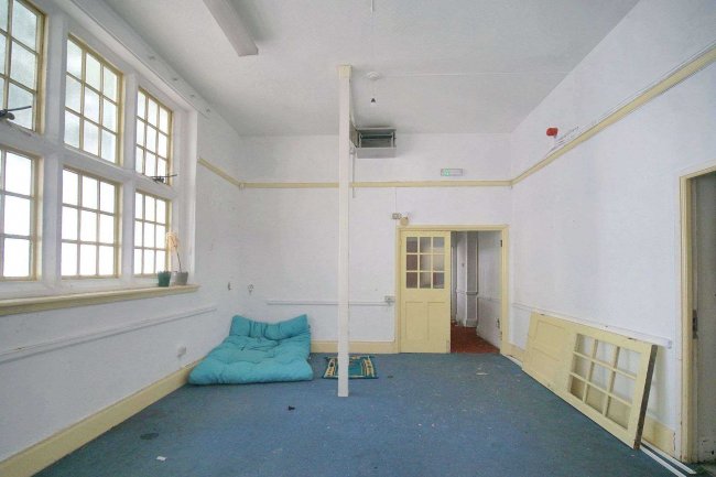 236 Plumstead High Street, London SE18 1JL 10